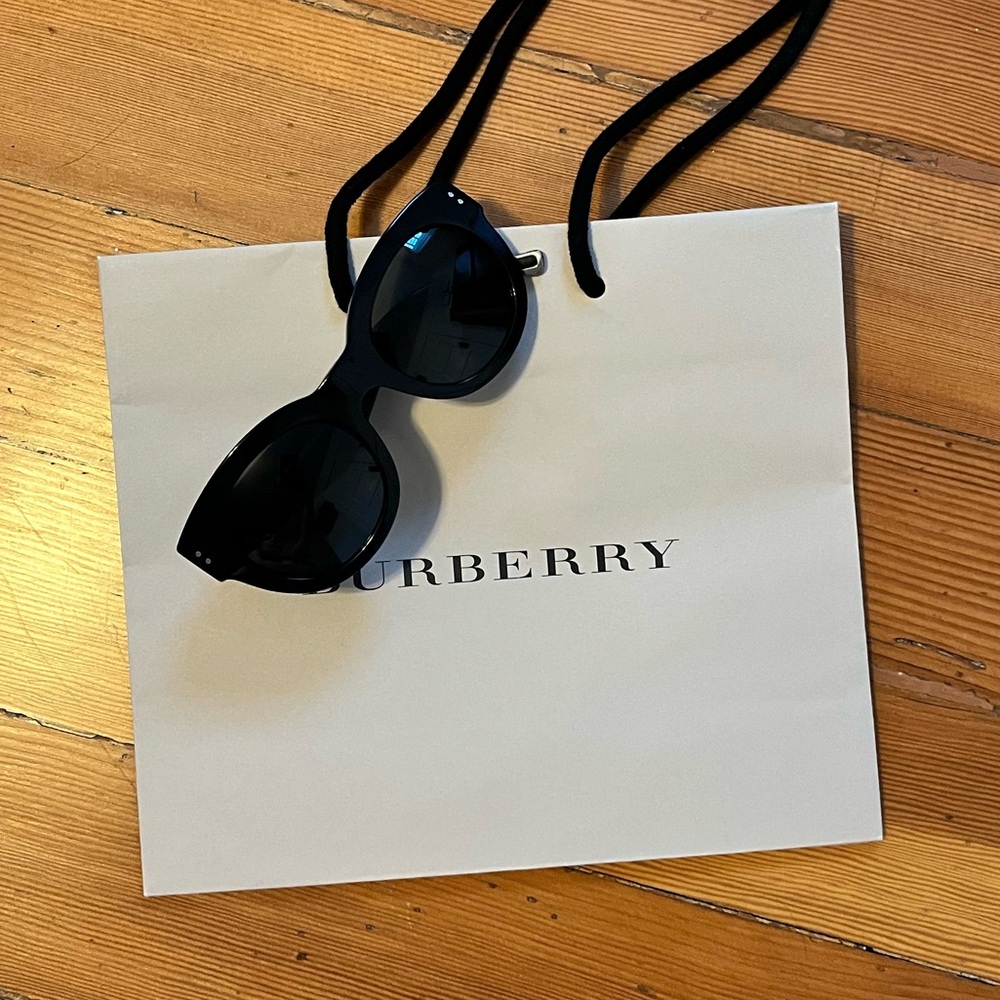Burberry Elegant Black Sunglasses